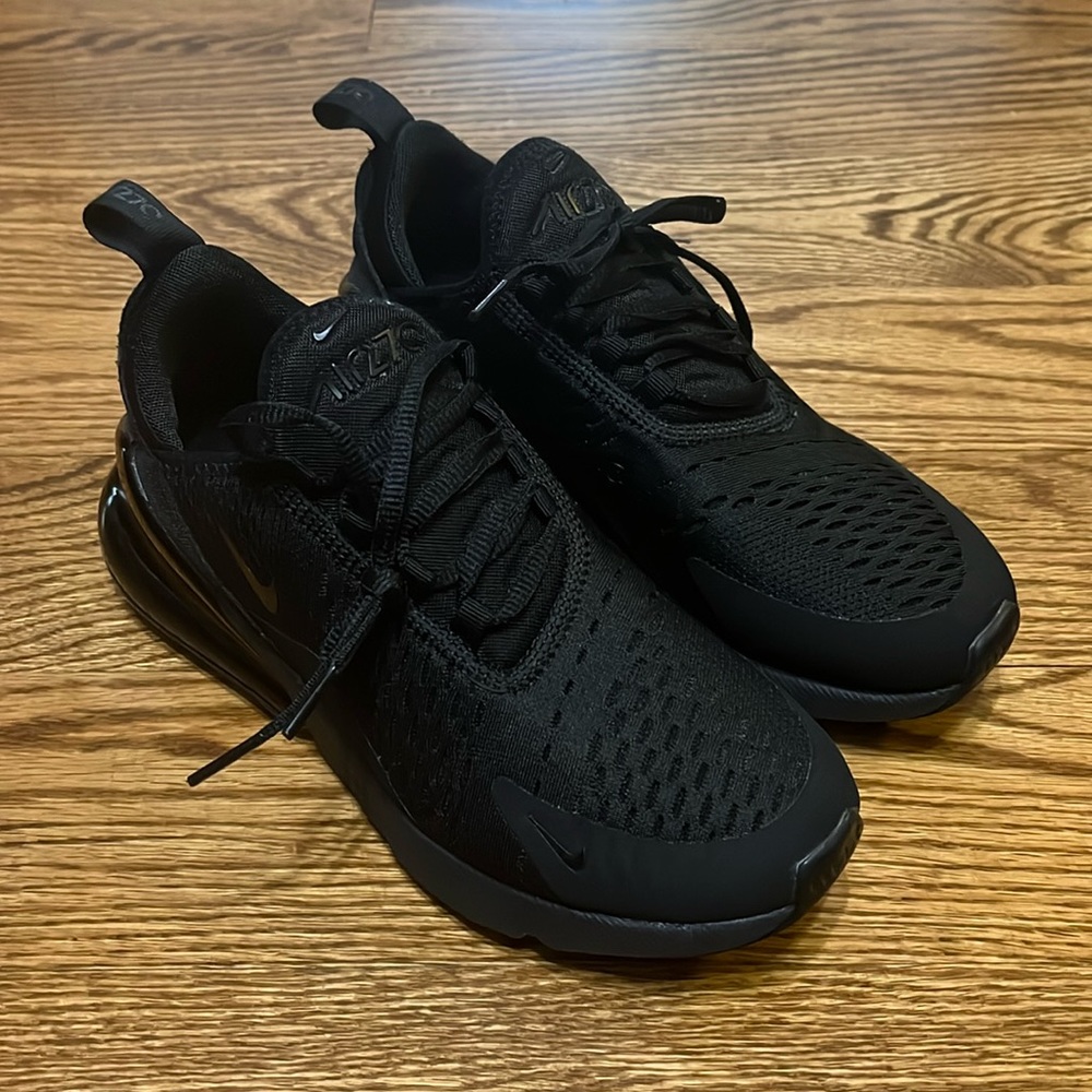 Nike Air Max 270, size 7.5 black sneakers, barely worn